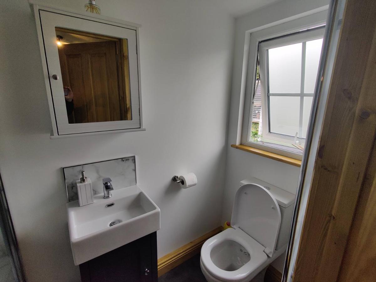 Bumble Bee Cabin Bootle  エクステリア 写真