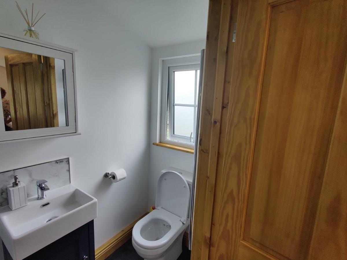 Bumble Bee Cabin Bootle  エクステリア 写真